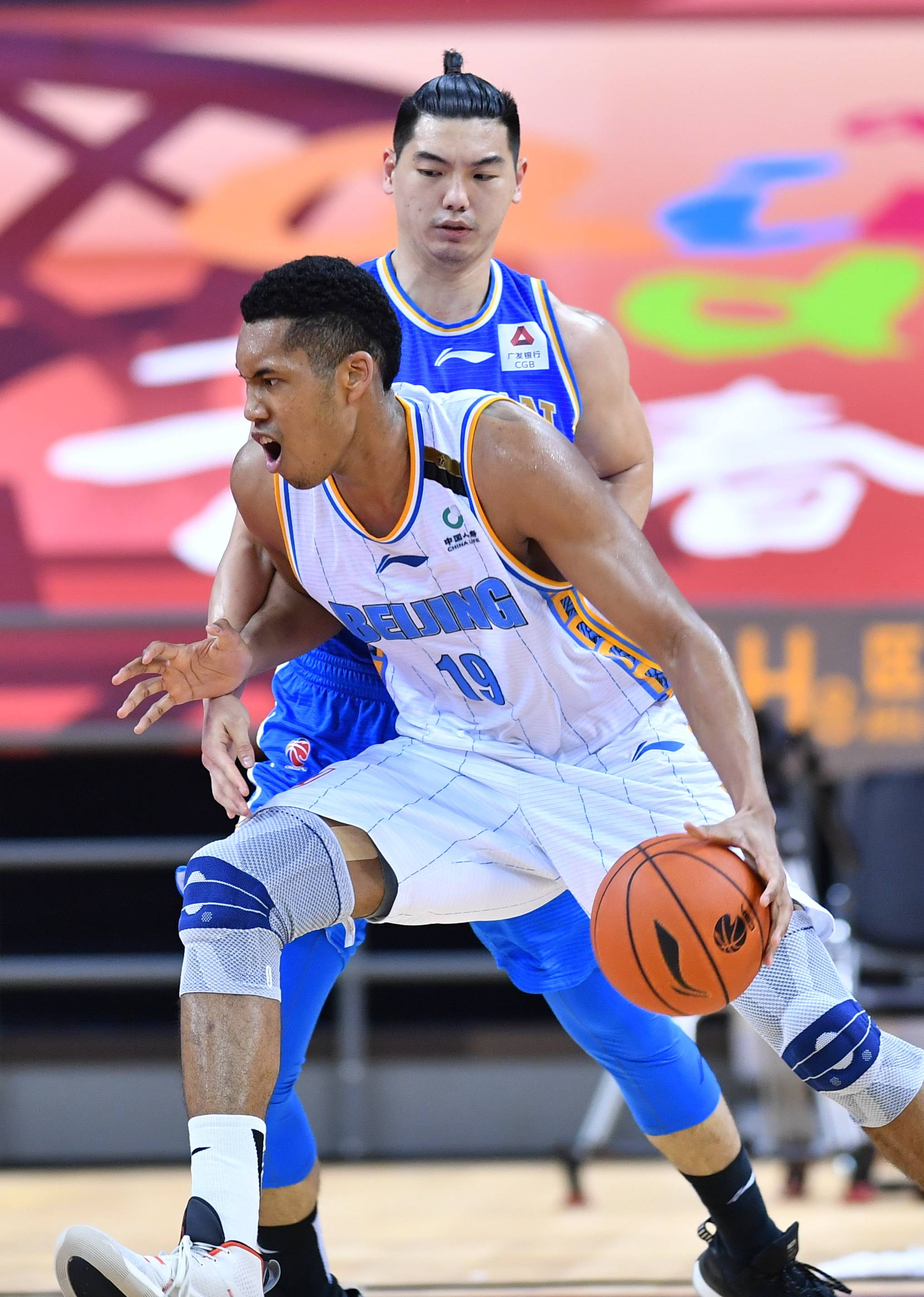 以全能的身 以全能的身